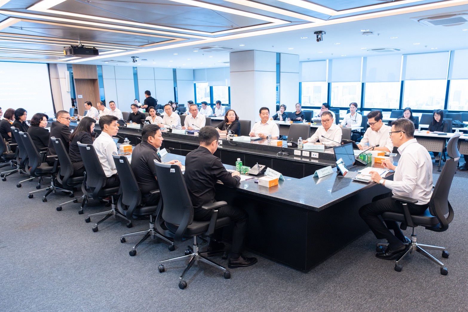 EXIM BANK ร่วมประชุมสถาบันการเงินของรัฐ หารือแนวทางเร่งรัดการกระจายเงินเข้าสู่ระบบเศรษฐกิจ