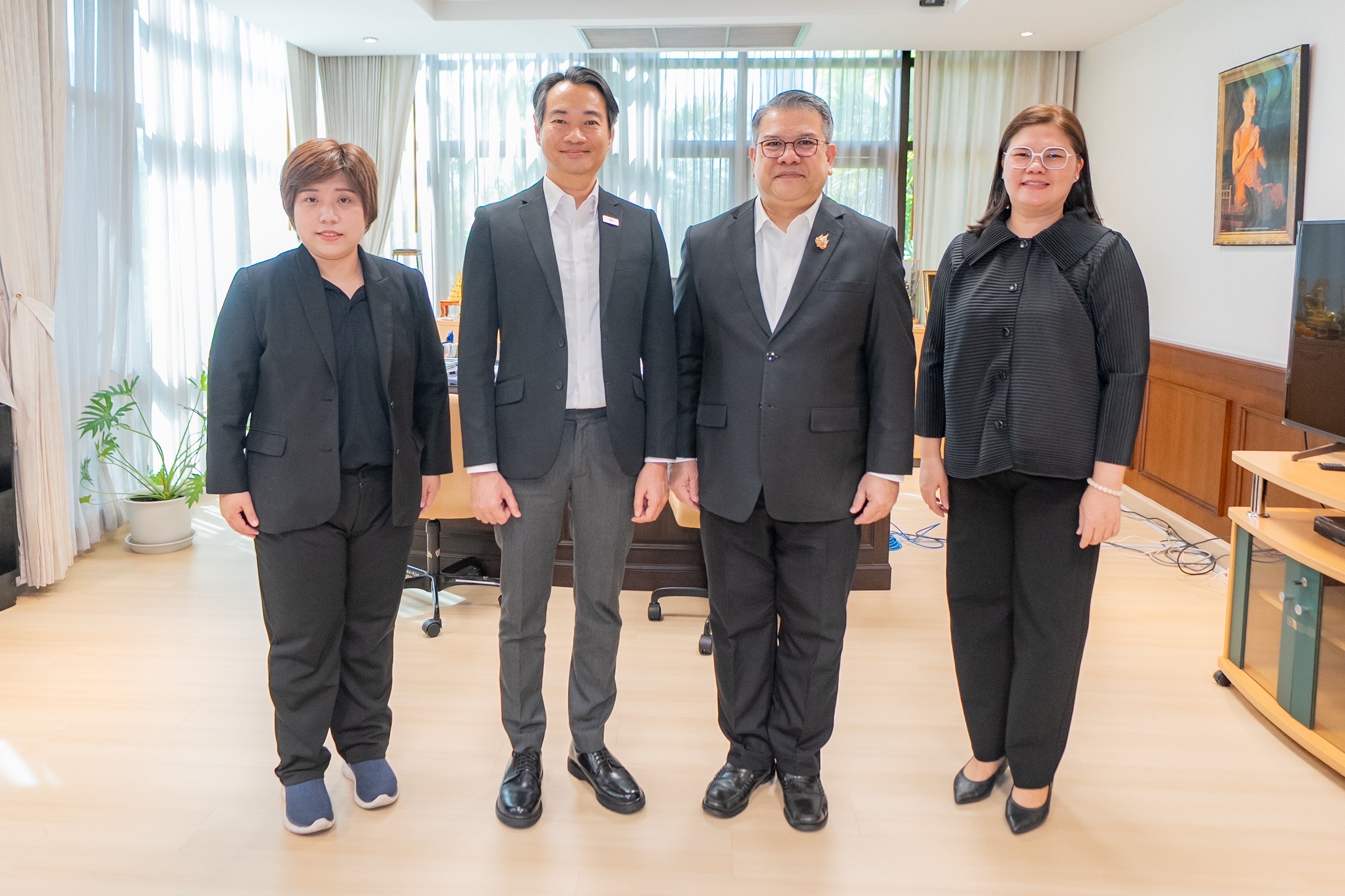 EXIM BANK ยินดีรองผู้อำนวยการสำนักงานคณะกรรมการนโยบายที่ดินแห่งชาติ