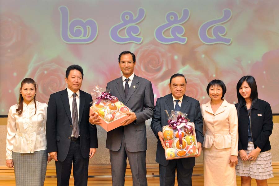 EXIM Thailand Visits Minister and Deputy Minister of Finance on New Year 2011
