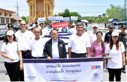 EXIM Thailand Joins Canal Cleaning Campaign at Bang Kradee Community