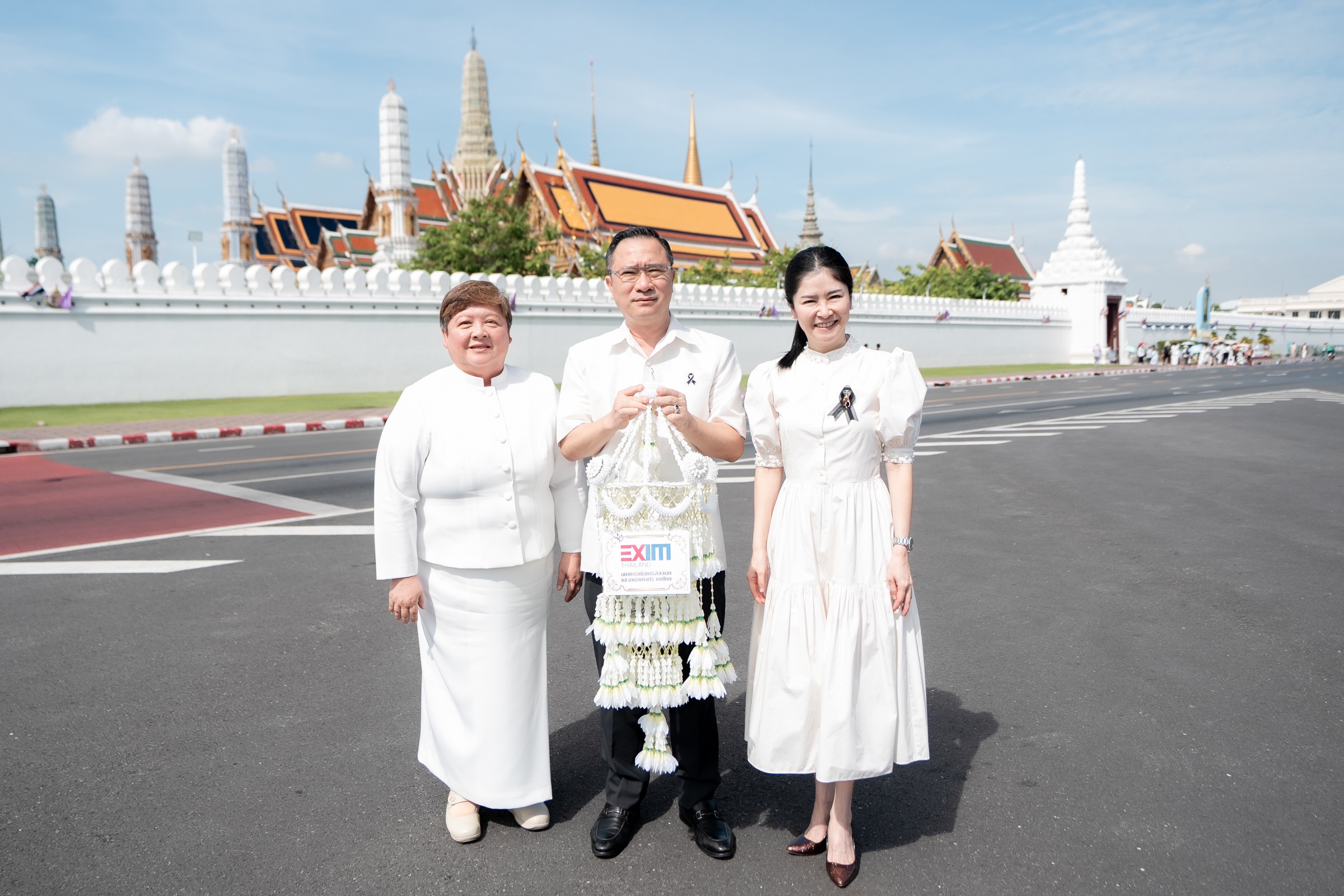EXIM Thailand Presents Lantern with Emblem as Buddhist Offering in Royal Merit-making Ceremony for Visakha Bucha Day