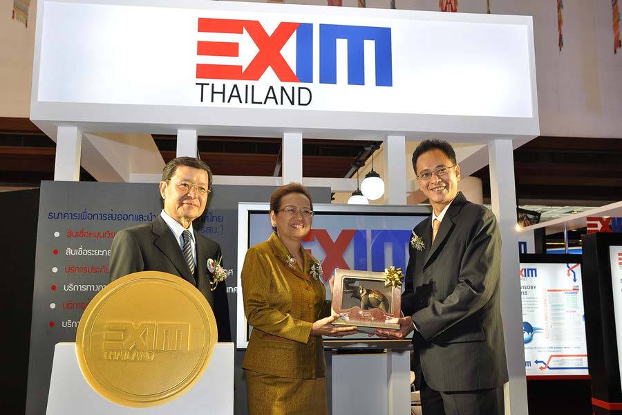BOT Governor Visits EXIM Thailand’s Booth at 10th Money Expo 2010
