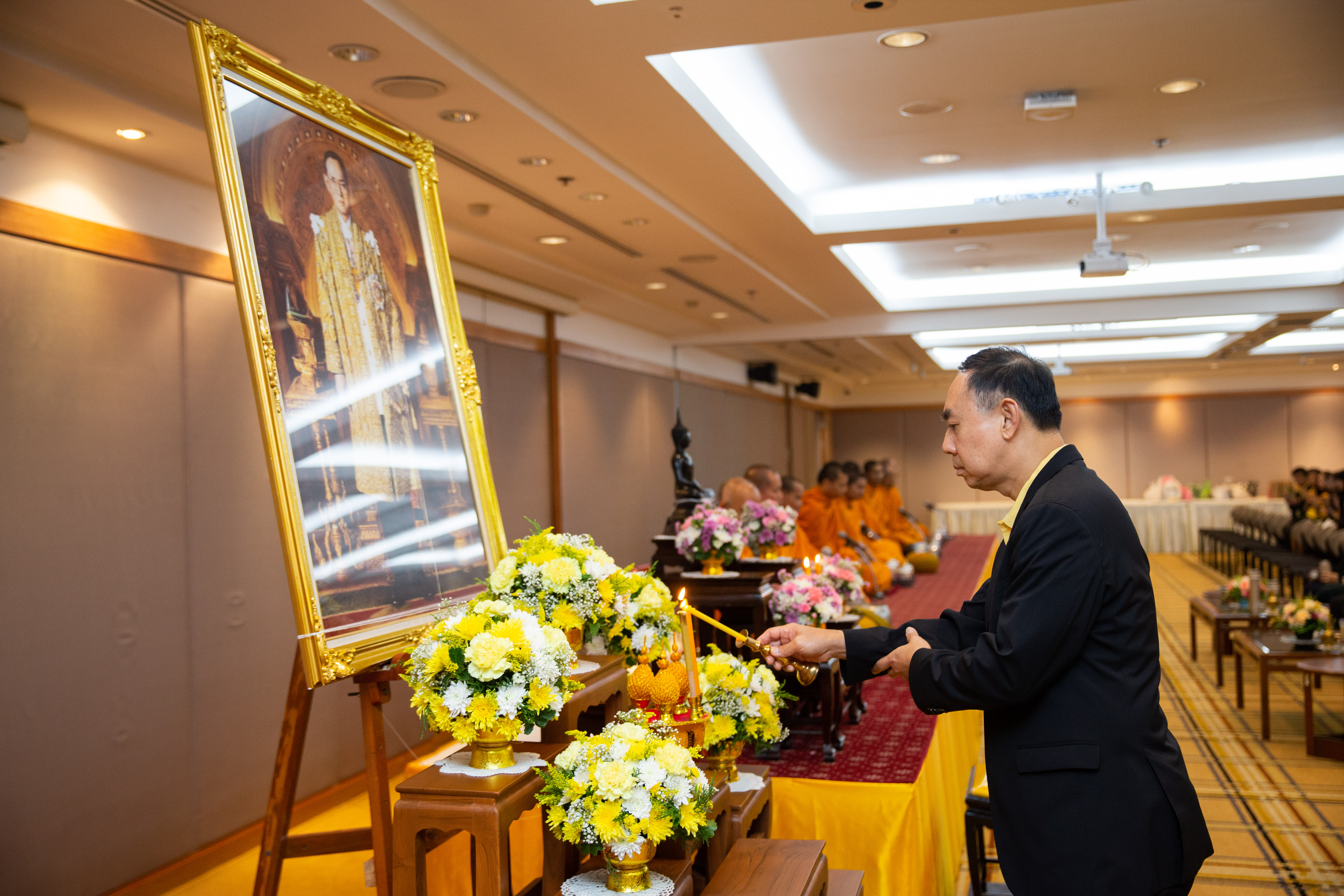 EXIM Thailand Holds Merit-making Ceremony to Mark  His Majesty King Bhumibol Adulyadej the Great’s Birthday