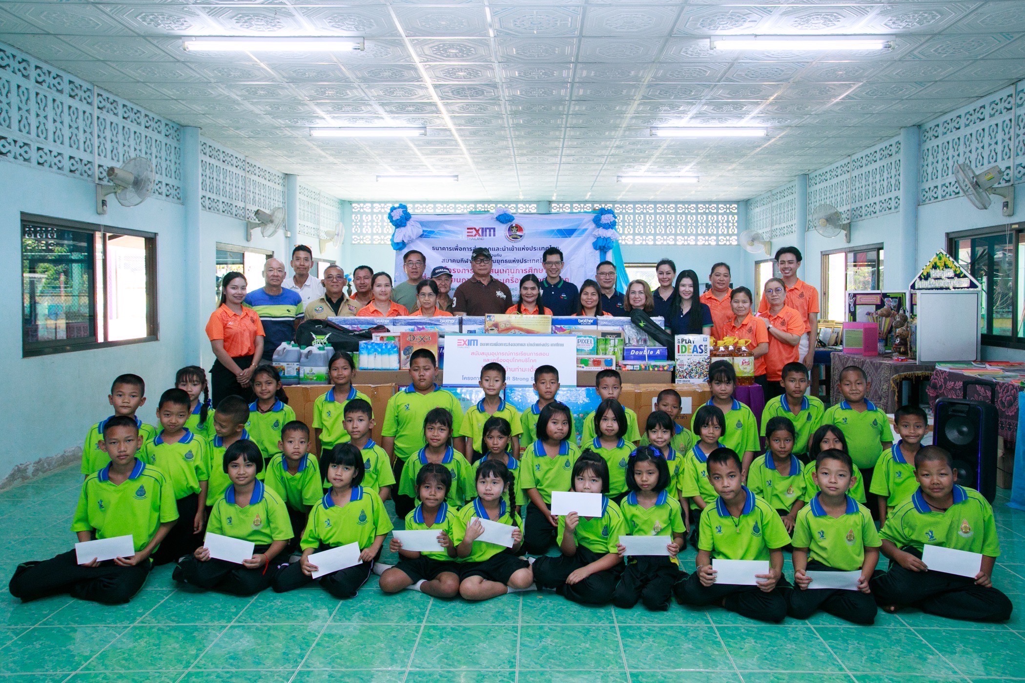 EXIM BANK ร่วมกับสมาคมกีฬายิงปืนรณยุทธแห่งประเทศไทย สนับสนุนทุนการศึกษาและอุปกรณ์การเรียน จ.กาญจนบุรี