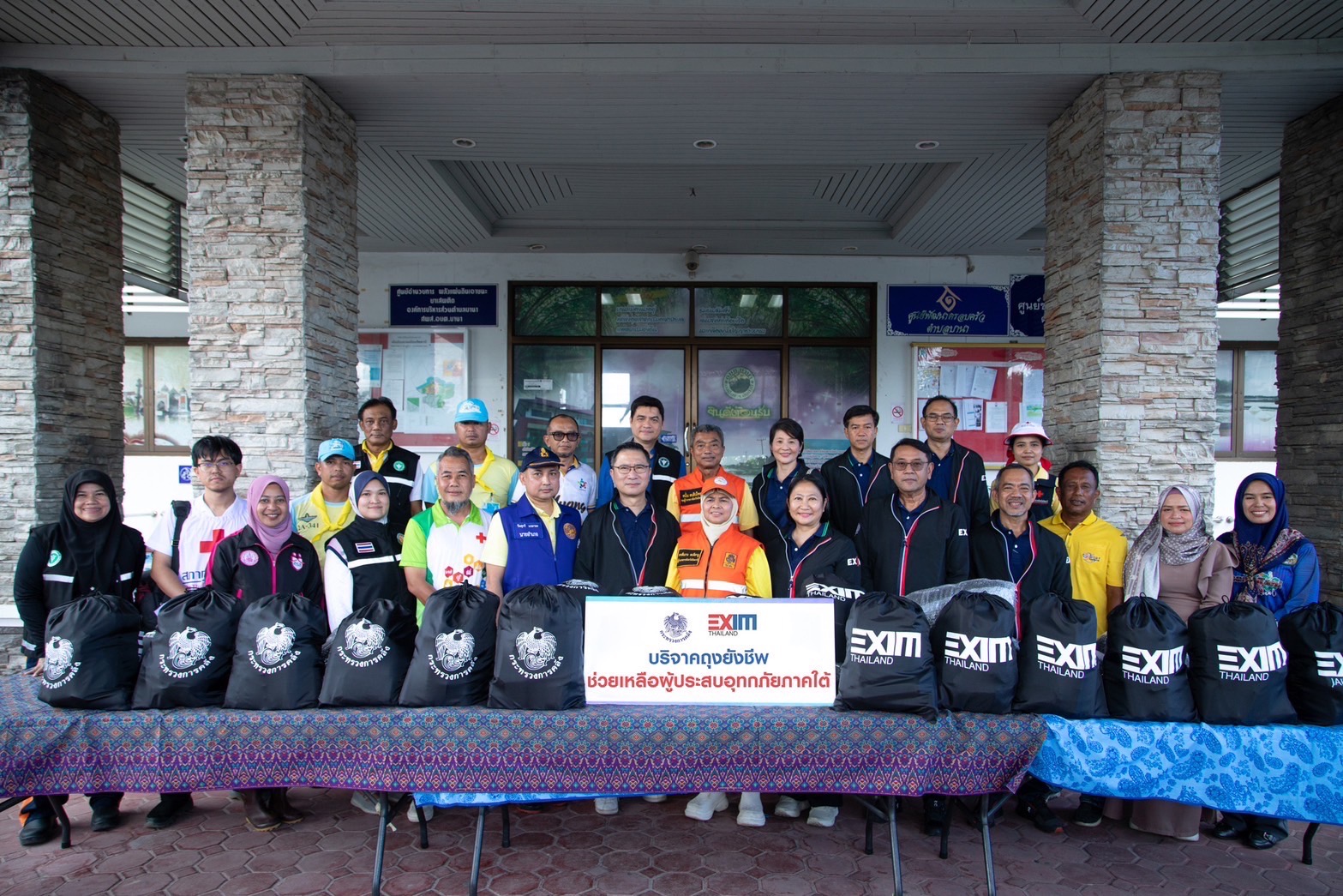 EXIM Thailand Delivers Relief Bags to Flood Victims in Pattani Province