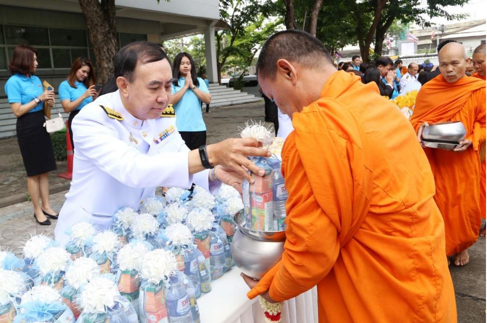 EXIM BANK ร่วมพิธีทำบุญตักบาตรกับผู้บริหารกระทรวงการคลัง เนื่องในวันเฉลิมพระชนมพรรษา สมเด็จพระบรมราชชนนีพันปีหลวง 12 สิงหาคม 2562