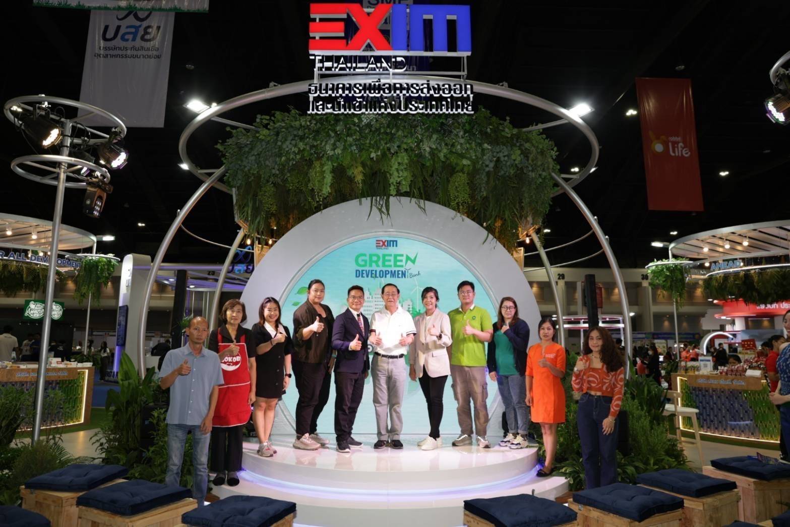 EXIM BANK ให้การต้อนรับอดีตรัฐมนตรีว่าการกระทรวงการคลังในงานมหกรรมการเงินกรุงเทพฯ ครั้งที่ 24