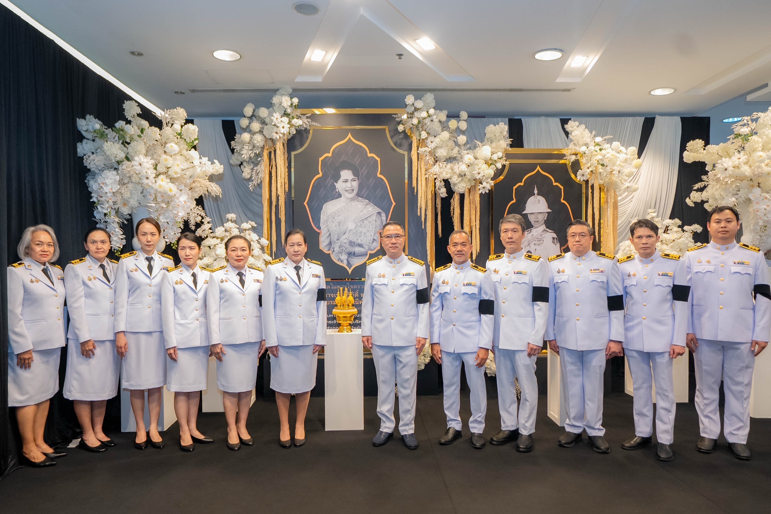 EXIM BANK น้อมรำลึกเบื้องหน้าพระฉายาลักษณ์ สมเด็จพระนางเจ้าสิริกิติ์ พระบรมราชินีนาถ พระบรมราชชนนีพันปีหลวง เนื่องในโอกาสวันคล้ายวันพระราชสมภพและวันแม่แห่งชาติ