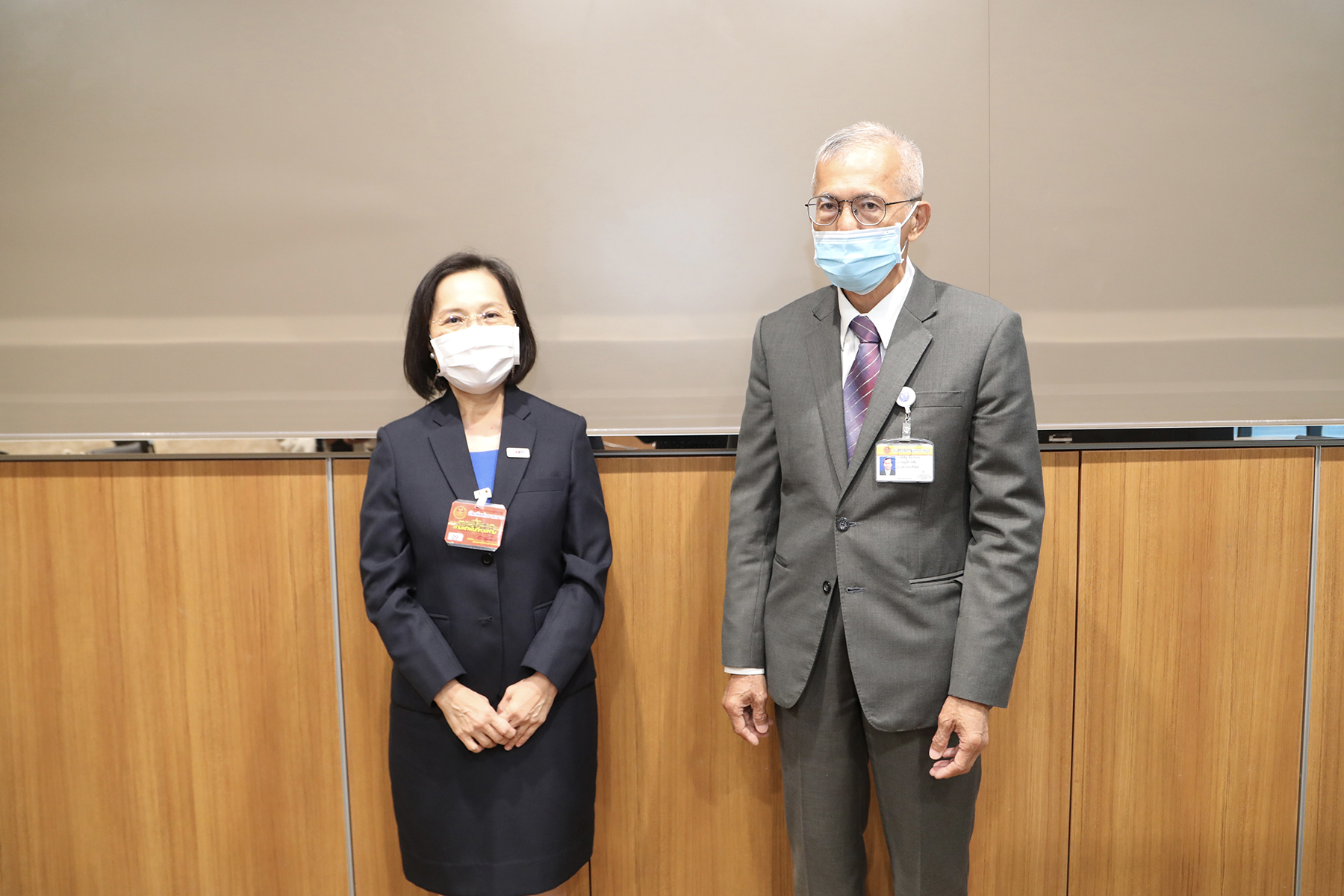 EXIM Thailand Visits Dr. Pisit Leeahtam to Extend New Year 2022 Greetings