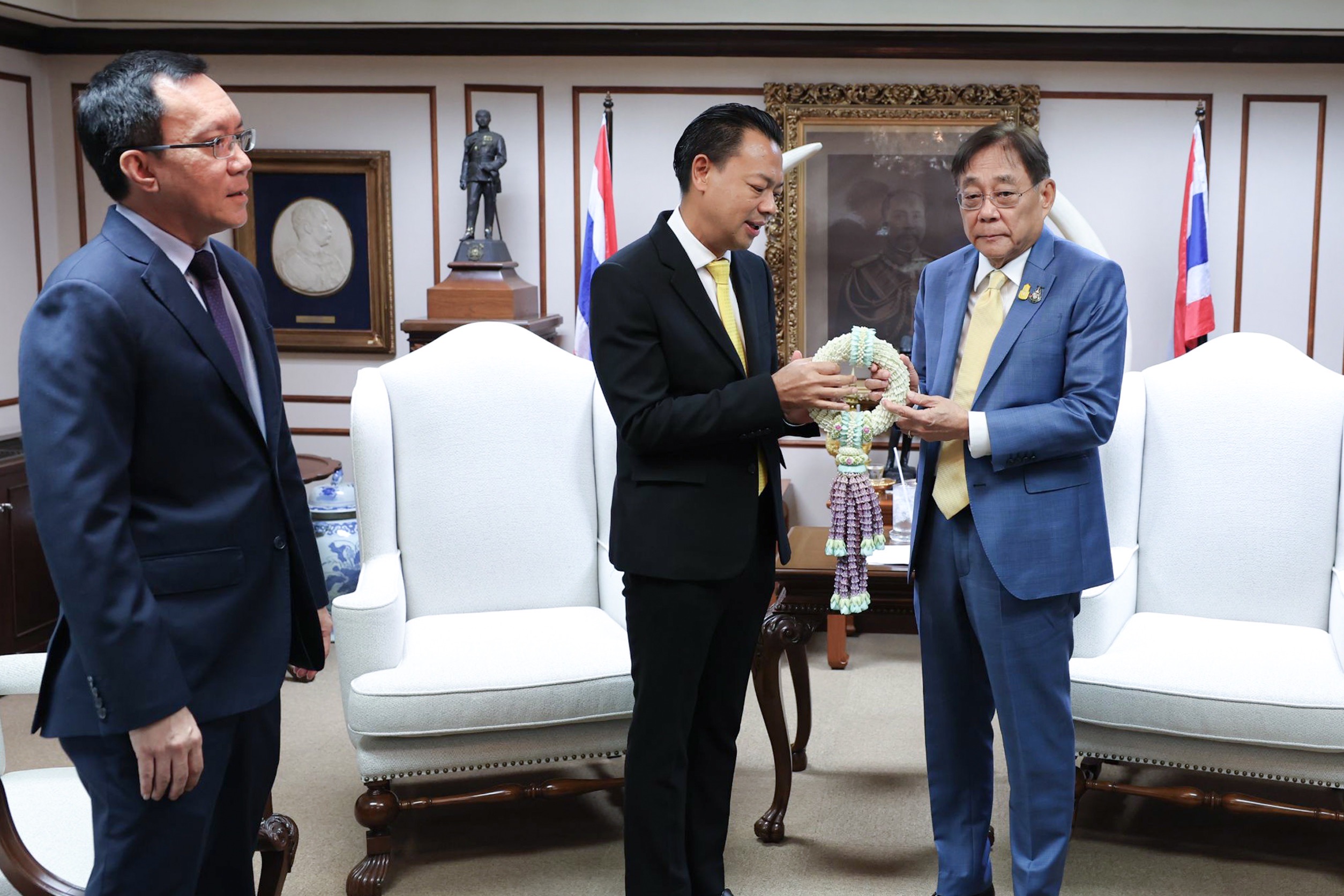 EXIM Thailand Pays Courtesy Visit to Minister of Finance