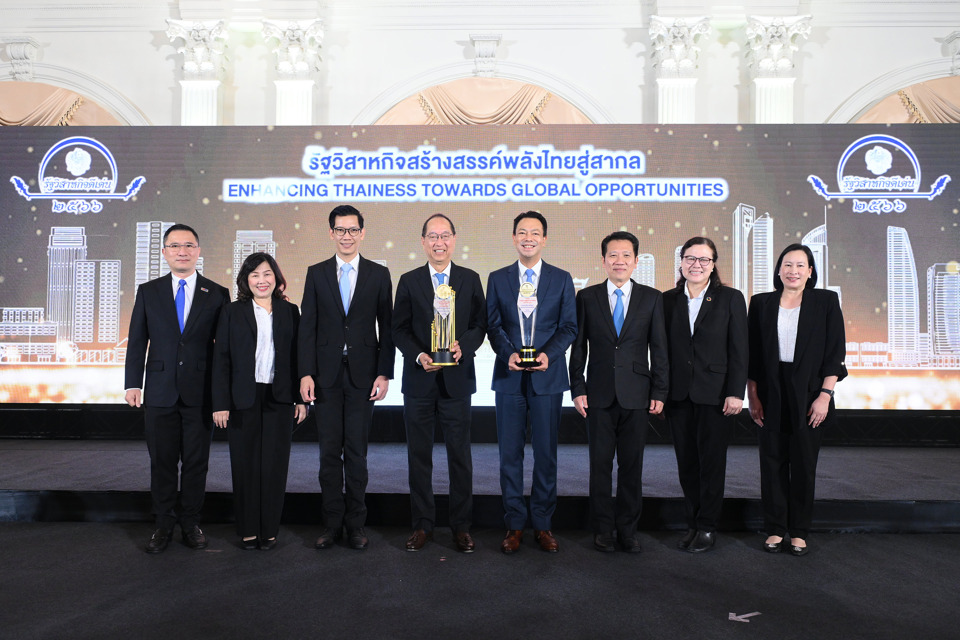 EXIM BANK รับรางวัลรัฐวิสาหกิจดีเด่นประจำปี 2566 ด้านการพัฒนาสู่รัฐวิสาหกิจยั่งยืน และความร่วมมือเชิงยุทธศาสตร์เพื่อการพัฒนาดีเด่น