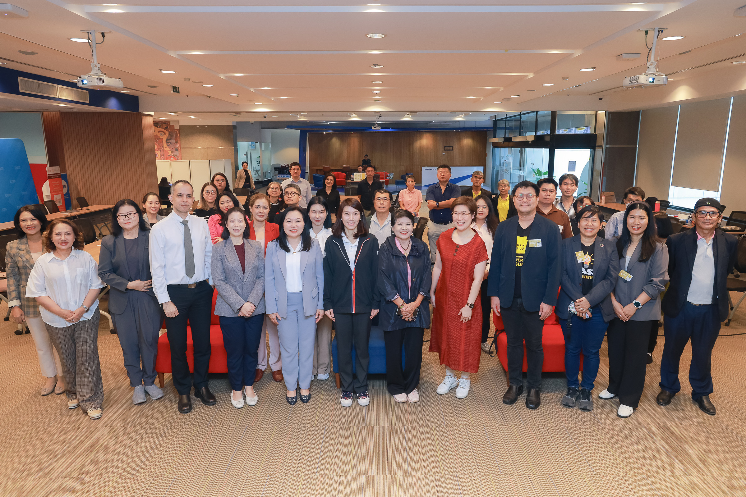 EXIM BANK จับมือหน่วยงานพันธมิตรจัดกิจกรรมอบรมเชิงปฏิบัติการ CIRCO-Circular Business Design สร้างแผนงานต่อยอดธุรกิจตามหลักเศรษฐกิจหมุนเวียนเพื่อการเติบโตอย่างยั่งยืน