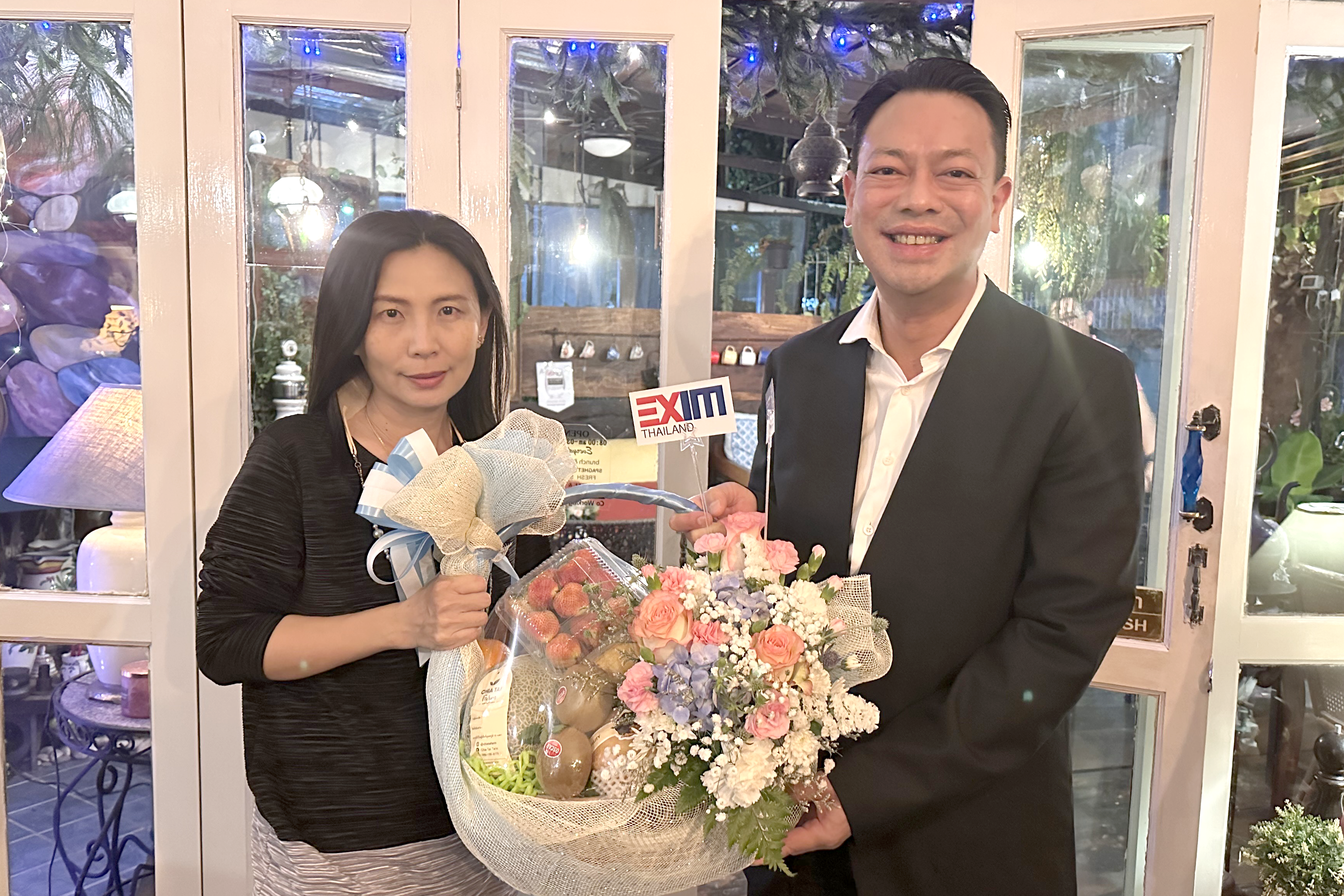 EXIM BANK ร่วมยินดีนิตยสารสต็อกรีวิวครบรอบ 15 ปี