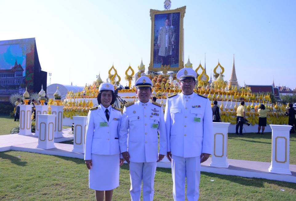 EXIM BANK ร่วมพิธีถวายพานพุ่มราชสักการะเนื่องในวันคล้ายวันเฉลิมพระชนมพรรษา พระบาทสมเด็จพระปรมินทรมหาภูมิพลอดุลยเดช บรมนาถบพิตร