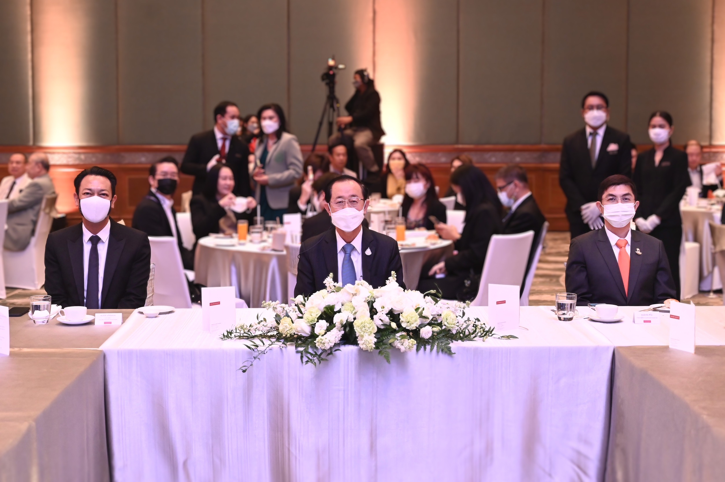 EXIM BANK ร่วมรับฟังการปาฐกถาพิเศษในหัวข้อ “Thailand : Time to Change ได้เวลาเปลี่ยนประเทศไทย”