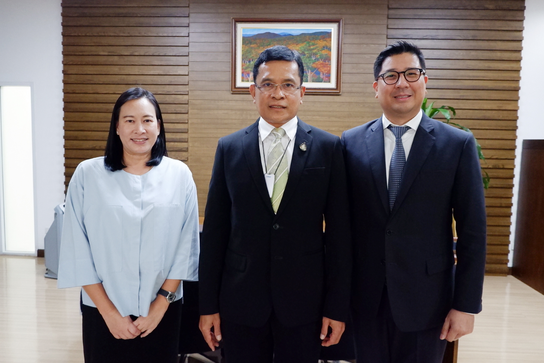EXIM Thailand Visits Director General of the State Enterprise Policy Office to Extend New Year 2020 Greetings