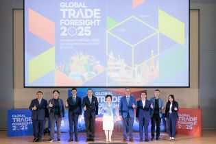 EXIM BANK ร่วมงานเสวนา “เจาะเทรนด์การค้าโลก 2025 : เสริมพลังผู้ส่งออก และเอสเอ็มอีไทยสู่การค้าโลก”