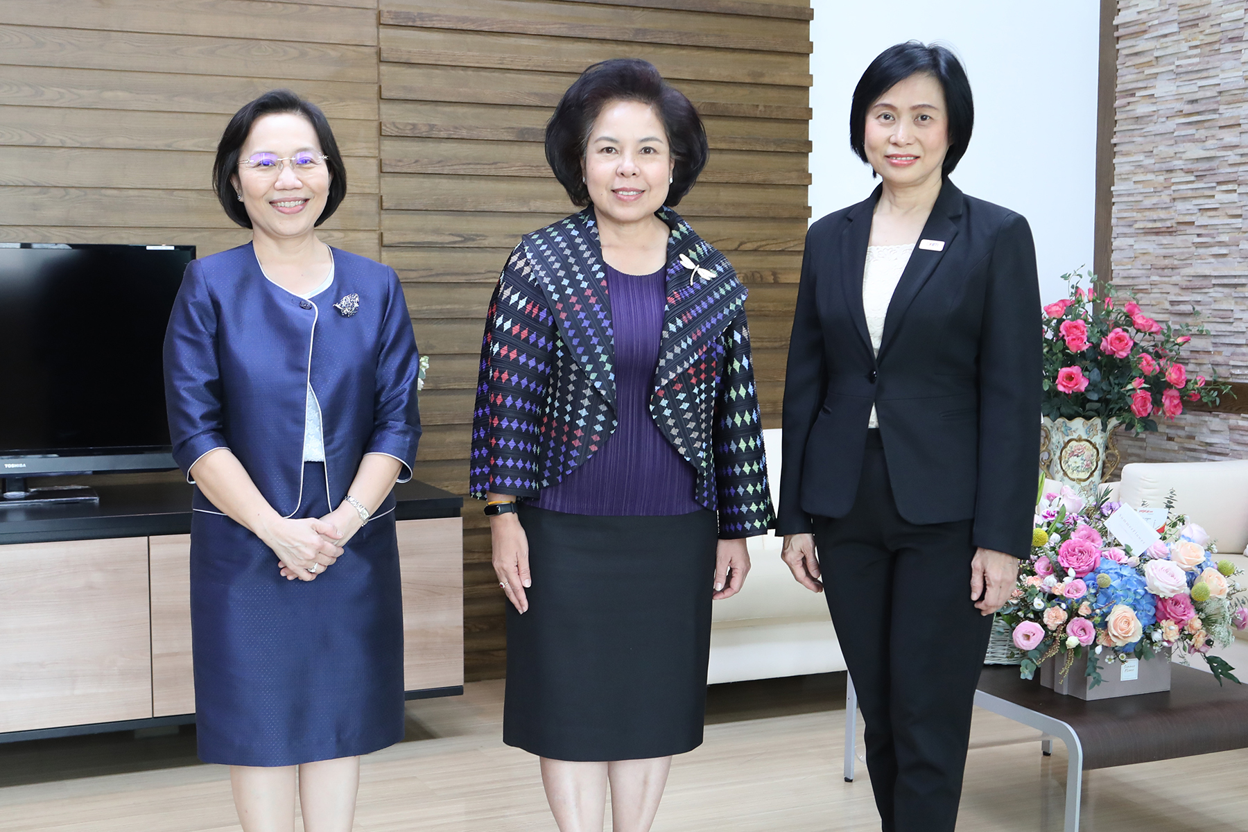 EXIM BANK ร่วมยินดีผู้อำนวยการสำนักงานคณะกรรมการนโยบายรัฐวิสาหกิจ