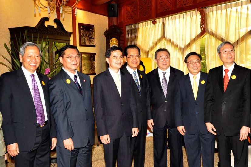EXIM BANK ร่วมสนับสนุนงาน "นายกรัฐมนตรีพบนักลงทุน"
