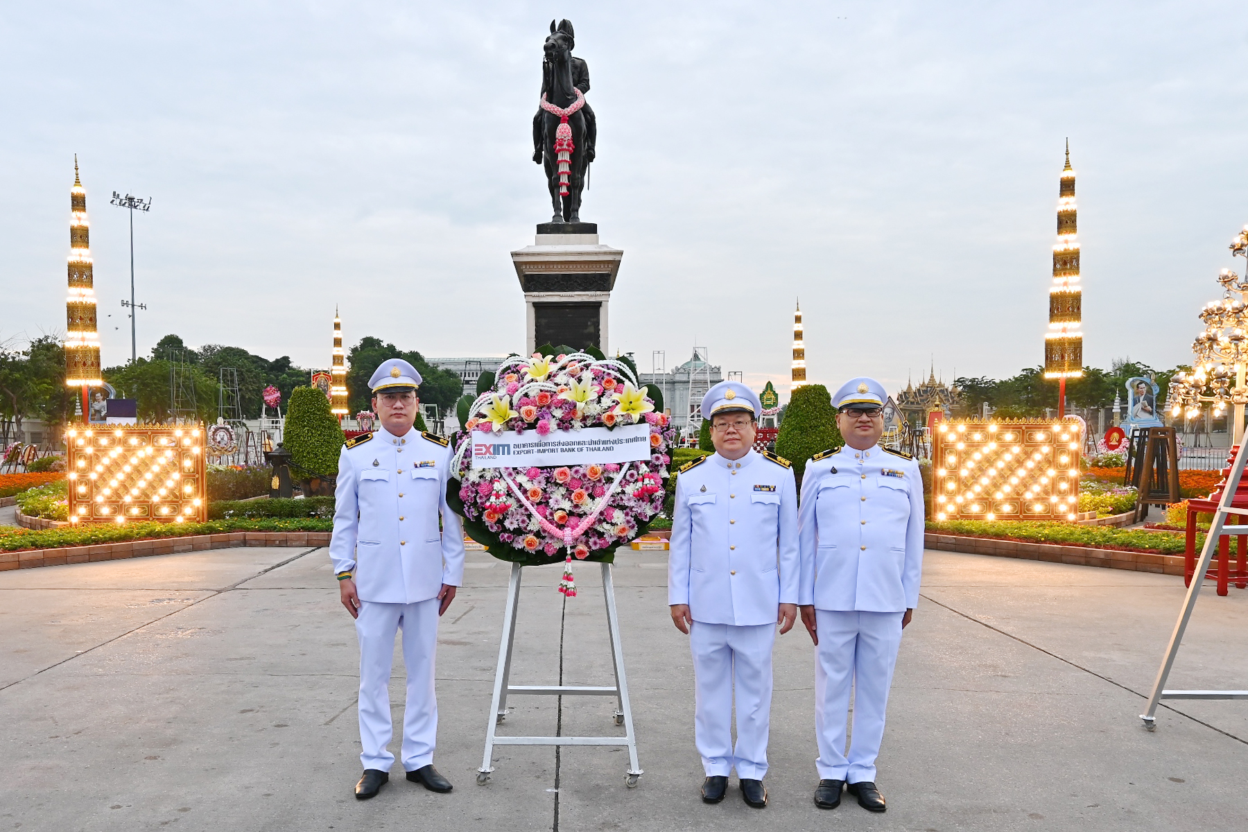 EXIM BANK ร่วมพิธีวางพวงมาลาและถวายบังคมน้อมรำลึก เนื่องในวันปิยมหาราช 23 ตุลาคม 2563