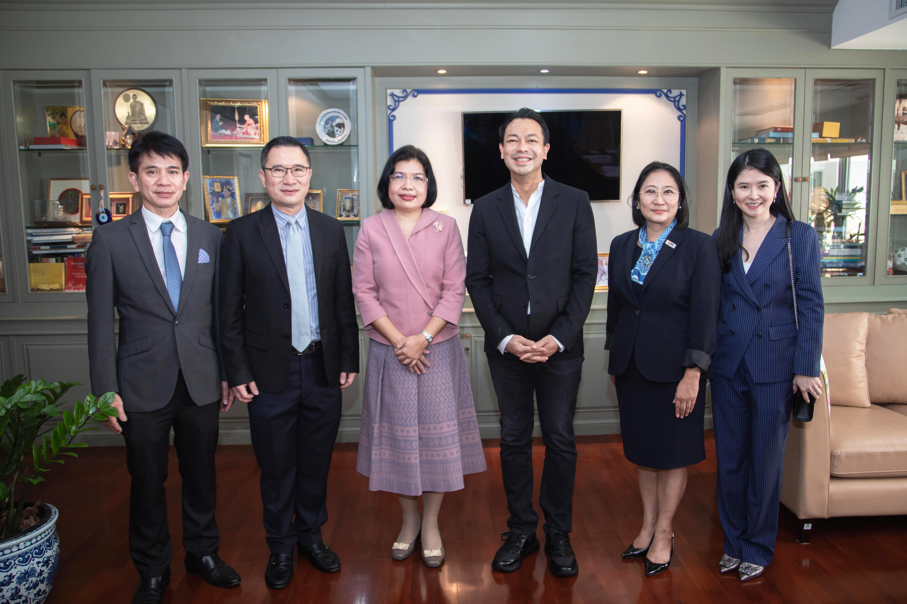 EXIM BANK สวัสดีปีใหม่ 2566 อธิบดีกรมเจรจาการค้าระหว่างประเทศ