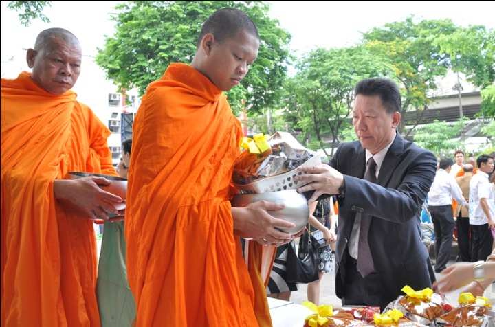 ธสน. ร่วมงานครบรอบปีที่ 137 กระทรวงการคลัง และรดน้ำขอพรโอกาสสงกรานต์จาก รมว.คลัง รมช.คลัง และปลัดกระทรวงการคลัง