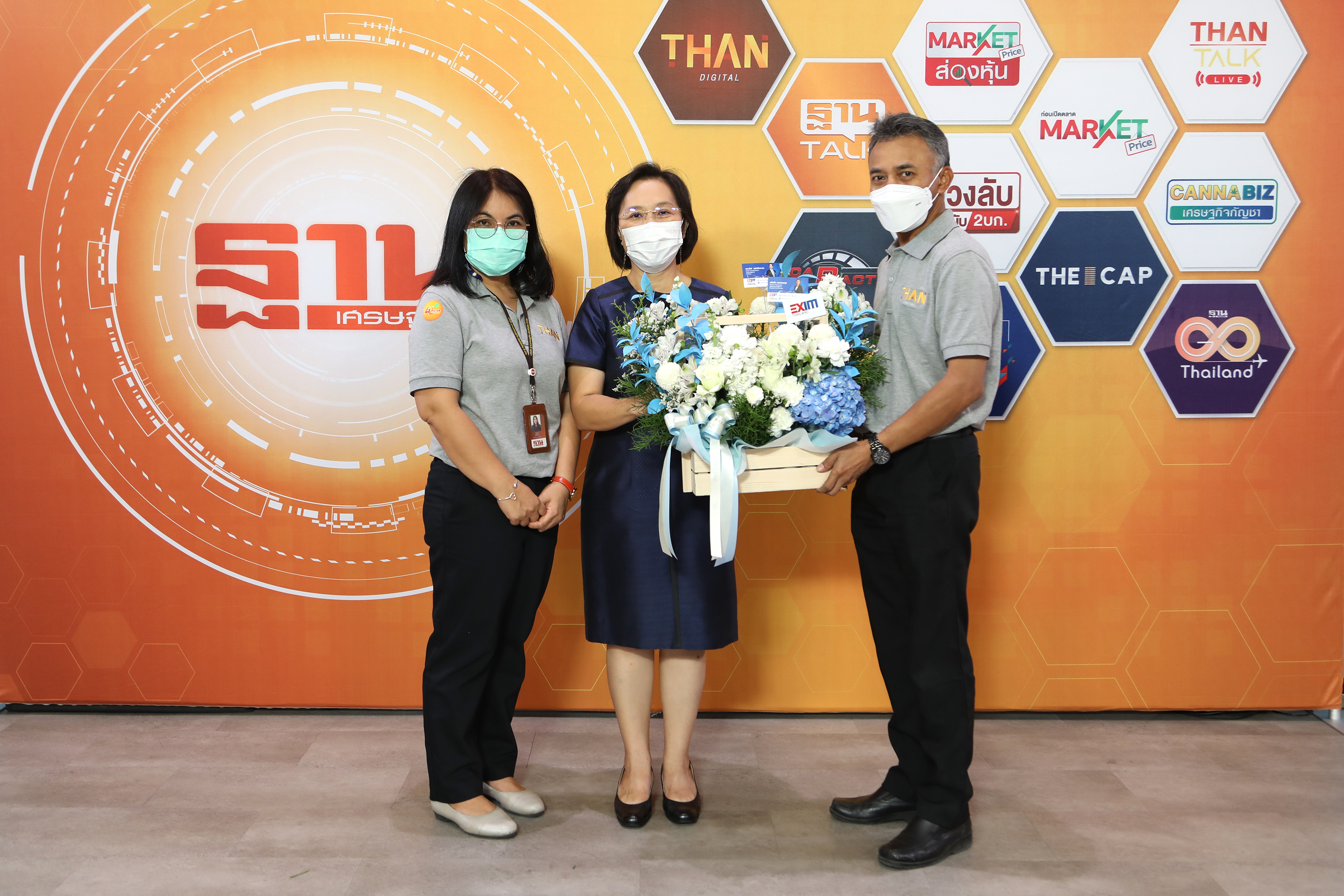 EXIM BANK ร่วมยินดีหนังสือพิมพ์ฐานเศรษฐกิจ ครบรอบ 42 ปี