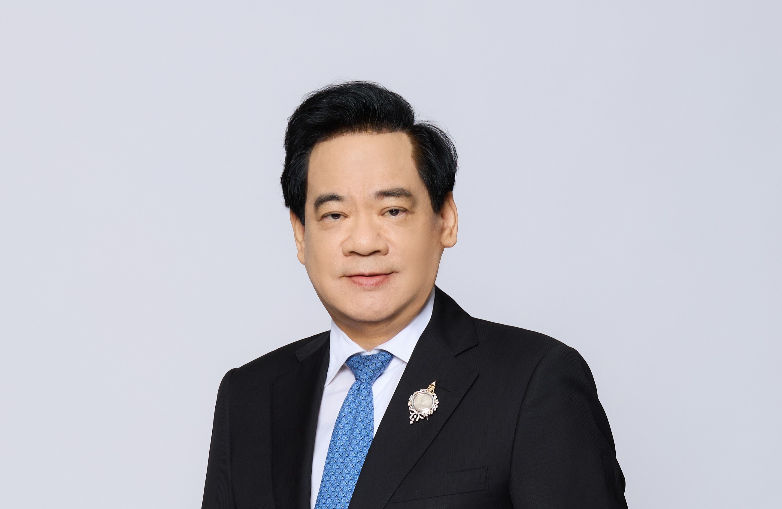 นายปกรณ์  พรรธนะแพทย์