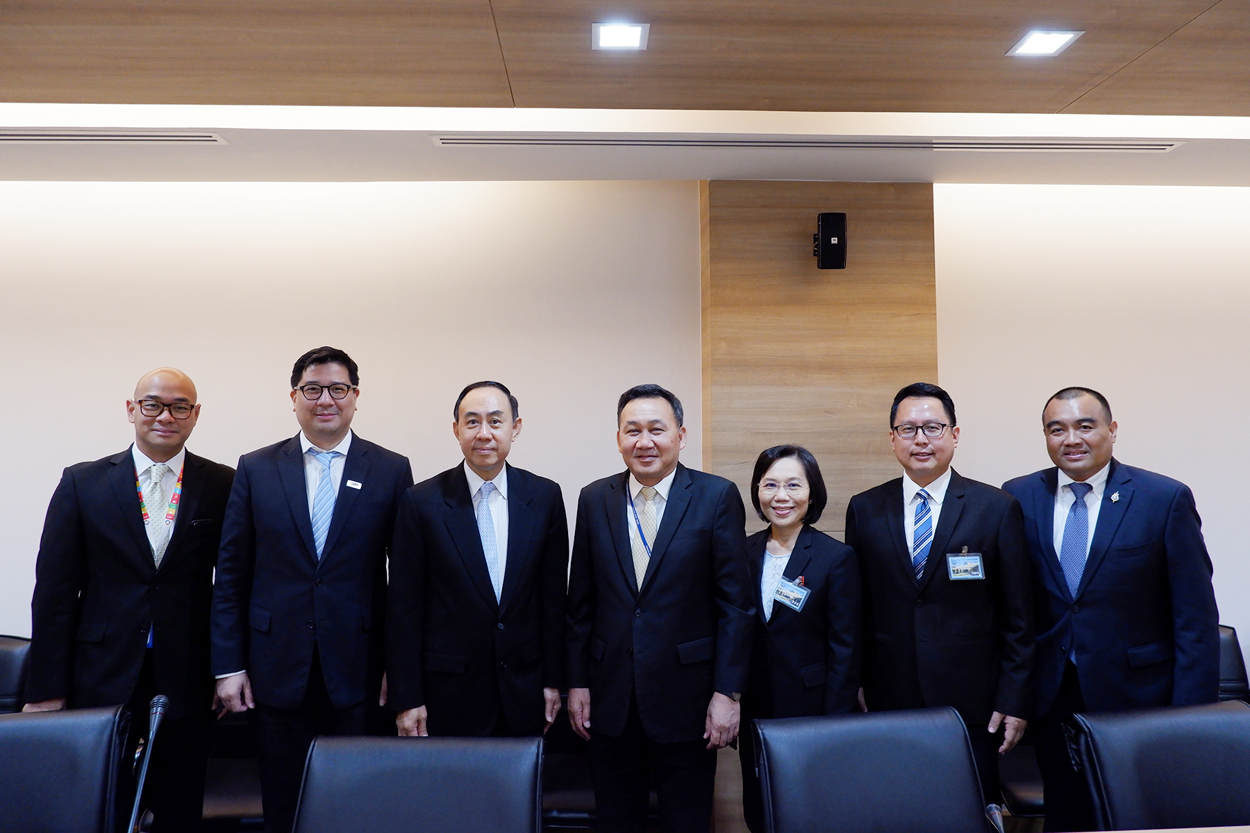 EXIM Thailand Visits Director-General of Department of South Asian, Middle East and African Affairs to Extend New Year 2020 Greetings