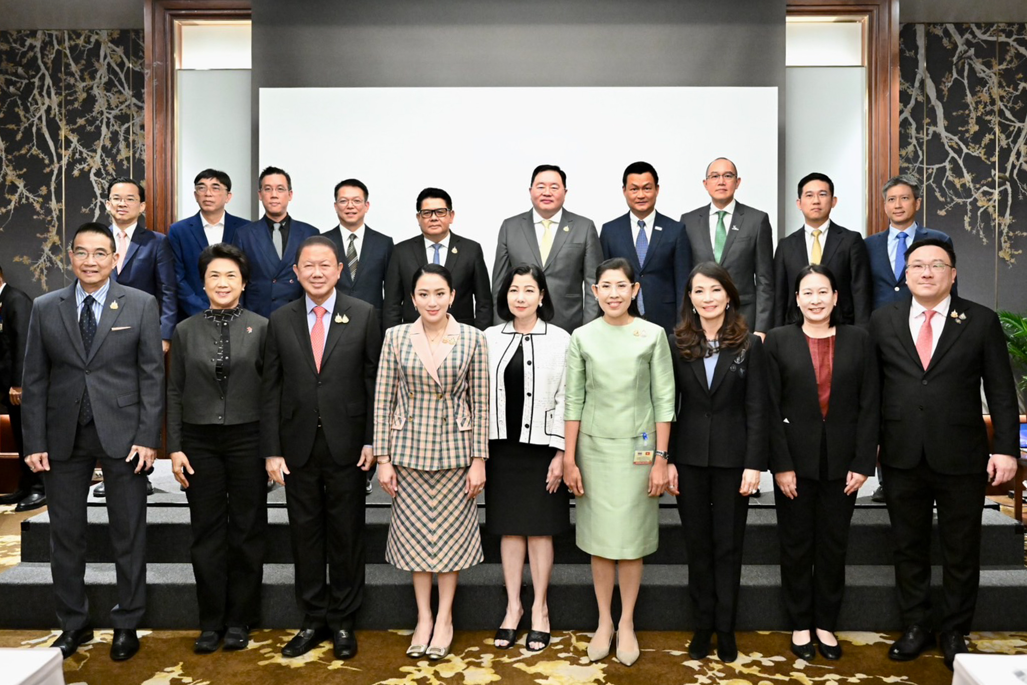 EXIM BANK เข้าร่วมประชุมกับนายกรัฐมนตรีและภาคเอกชนไทย สนับสนุนธุรกิจไทยรุกขยายการค้าการลงทุนในเวียดนาม
