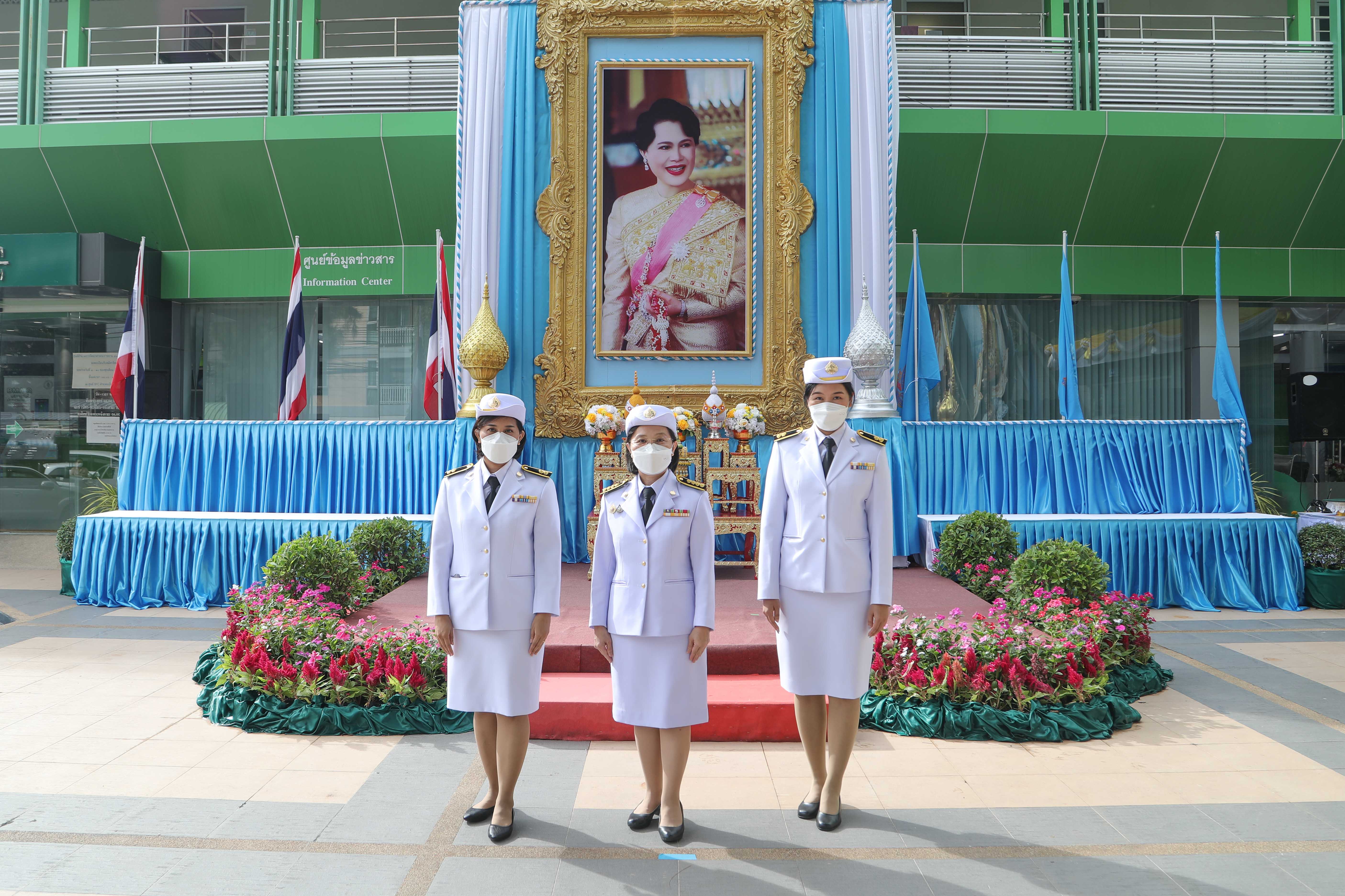 EXIM BANK ร่วมพิธีอัญเชิญพานพุ่มราชสักการะทูลเกล้าฯ ถวายพระพรชัยมงคล เนื่องในวันเฉลิมพระชนมพรรษา สมเด็จพระบรมราชชนนีพันปีหลวง 90 พรรษา 12 สิงหาคม 2565