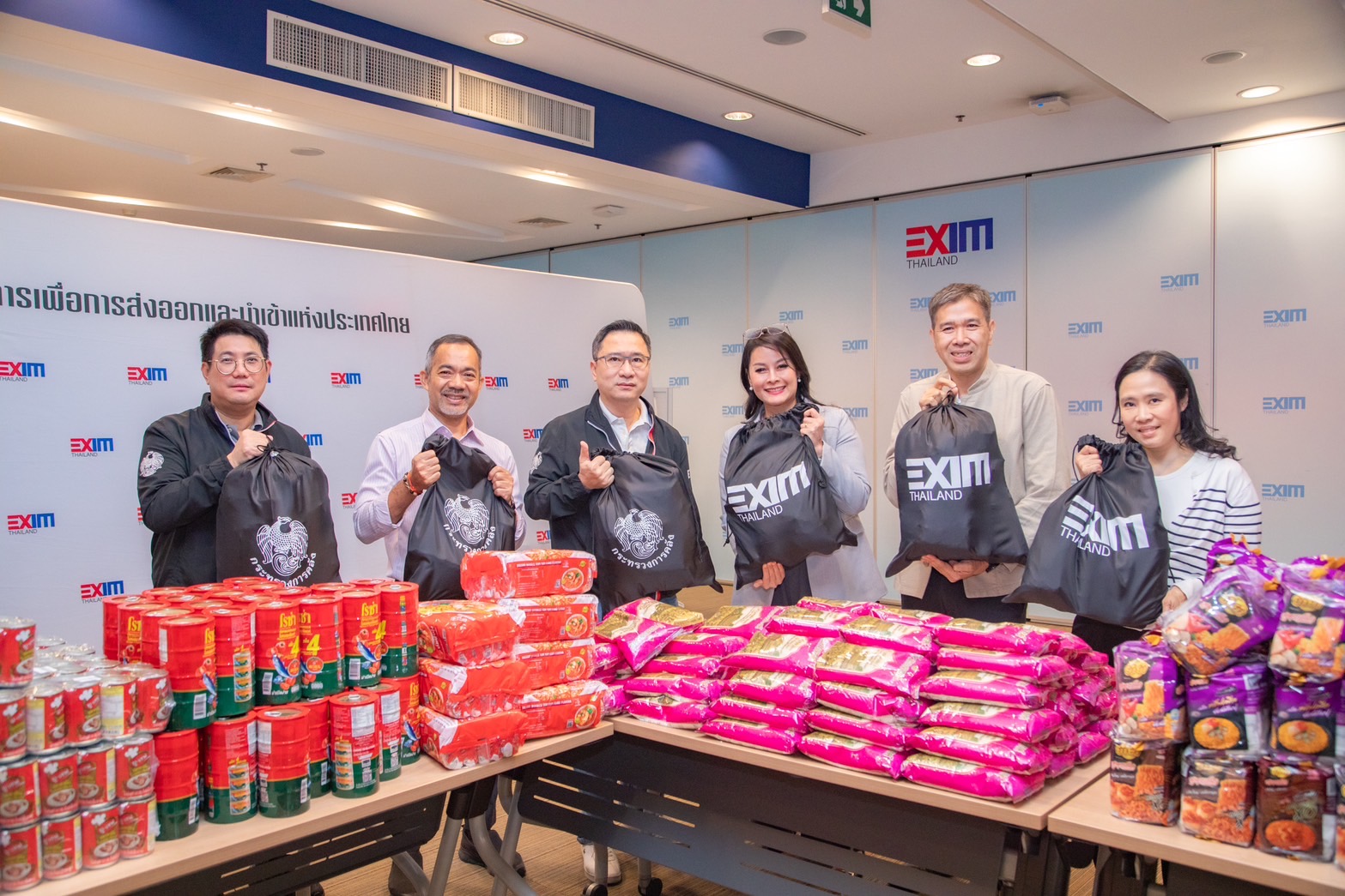 EXIM Thailand Prepares Relief Bags for Southern Flood Victims