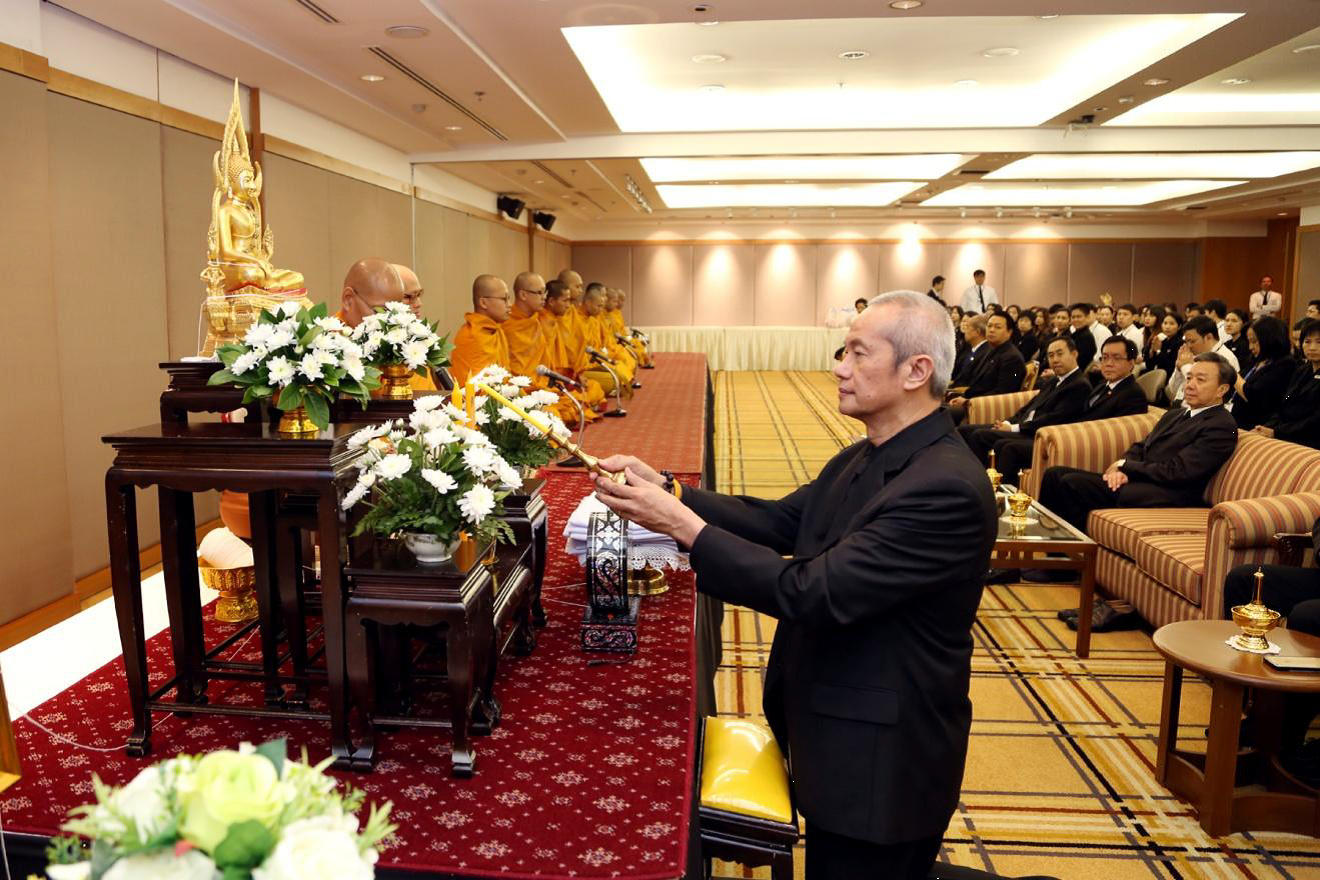 EXIM Thailand Holds a Merit-making Ceremony to Mark the 50th Day of Mourning for the Late His Majesty King Bhumibol Adulyadej