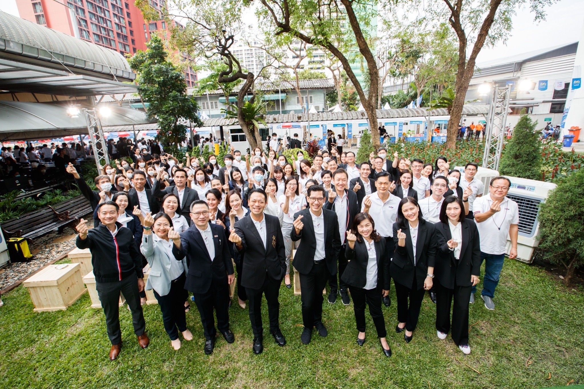 EXIM BANK จัดงานกรรมการผู้จัดการพบพนักงาน โอกาสฉลองครบรอบ 29 ปี ขอบคุณคนตัวเล็กและพนักงานที่ร่วมกันขับเคลื่อนการพัฒนาประเทศไทยอย่างยั่งยืน