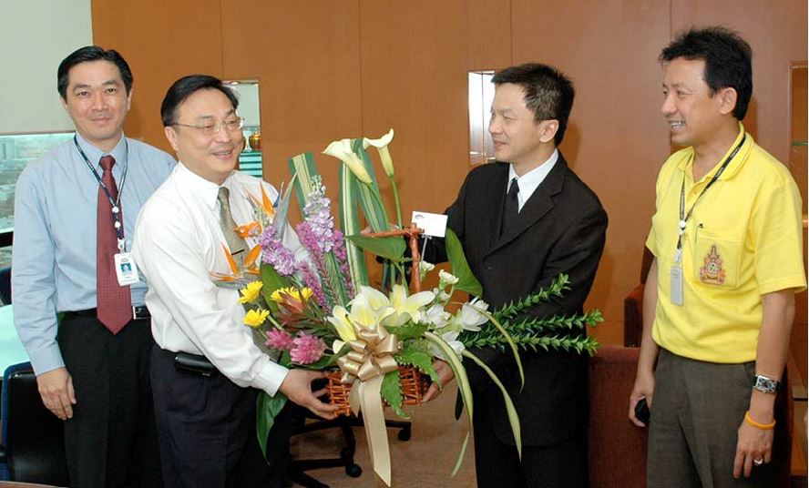 องค์กรต่างๆ ร่วมแสดงความยินดีกับ ดร.อภิชัย บุญธีรวร กรรมการผู้จัดการ EXIM BANK ระหว่างวันที่ 3-4 กรกฎาคม 2549