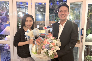 EXIM BANK ร่วมยินดีนิตยสารสต็อกรีวิวครบรอบ 15 ปี