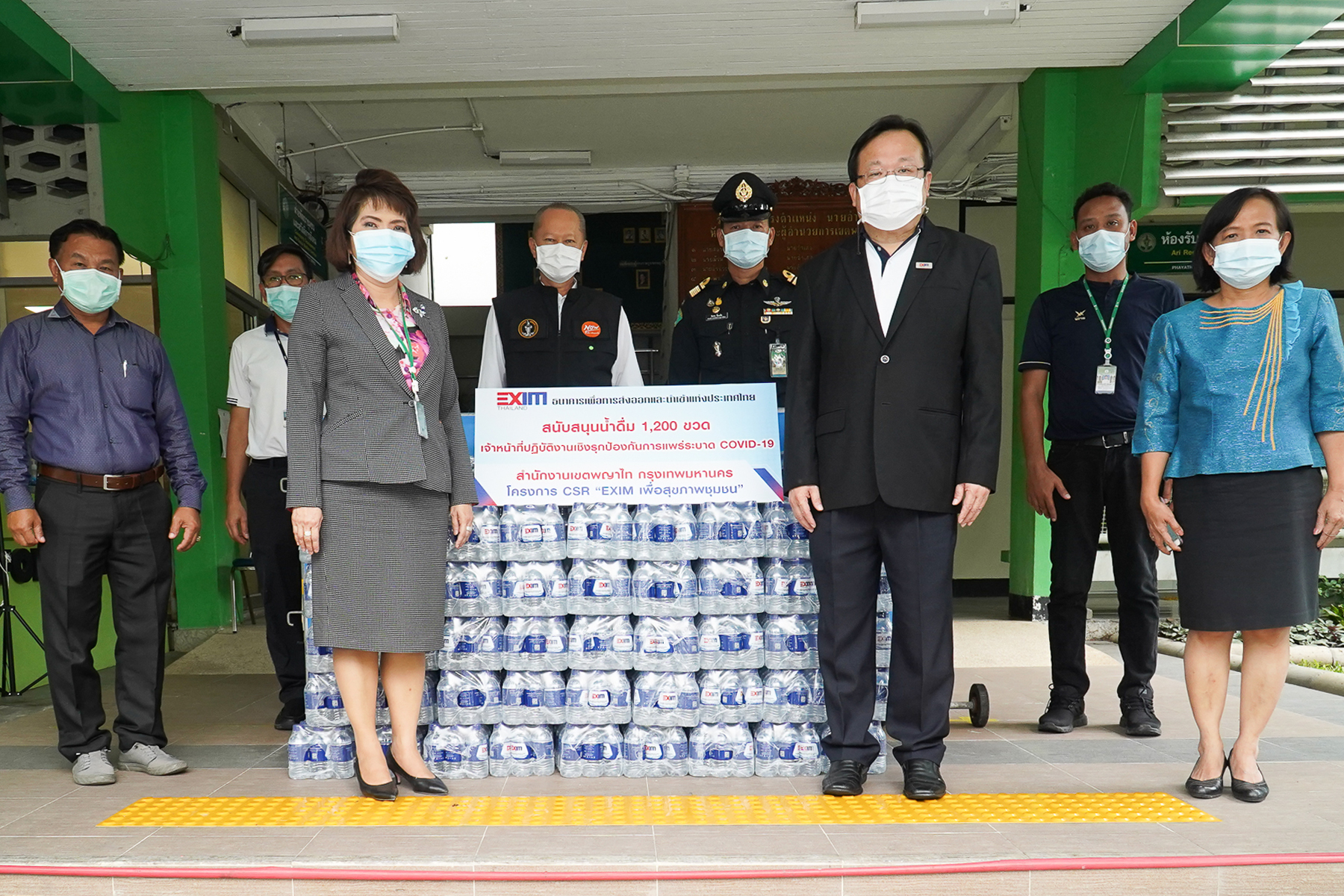 EXIM Thailand Donates Drinking Water to Phayathai District Office in Support for Mission to Fight COVID-19