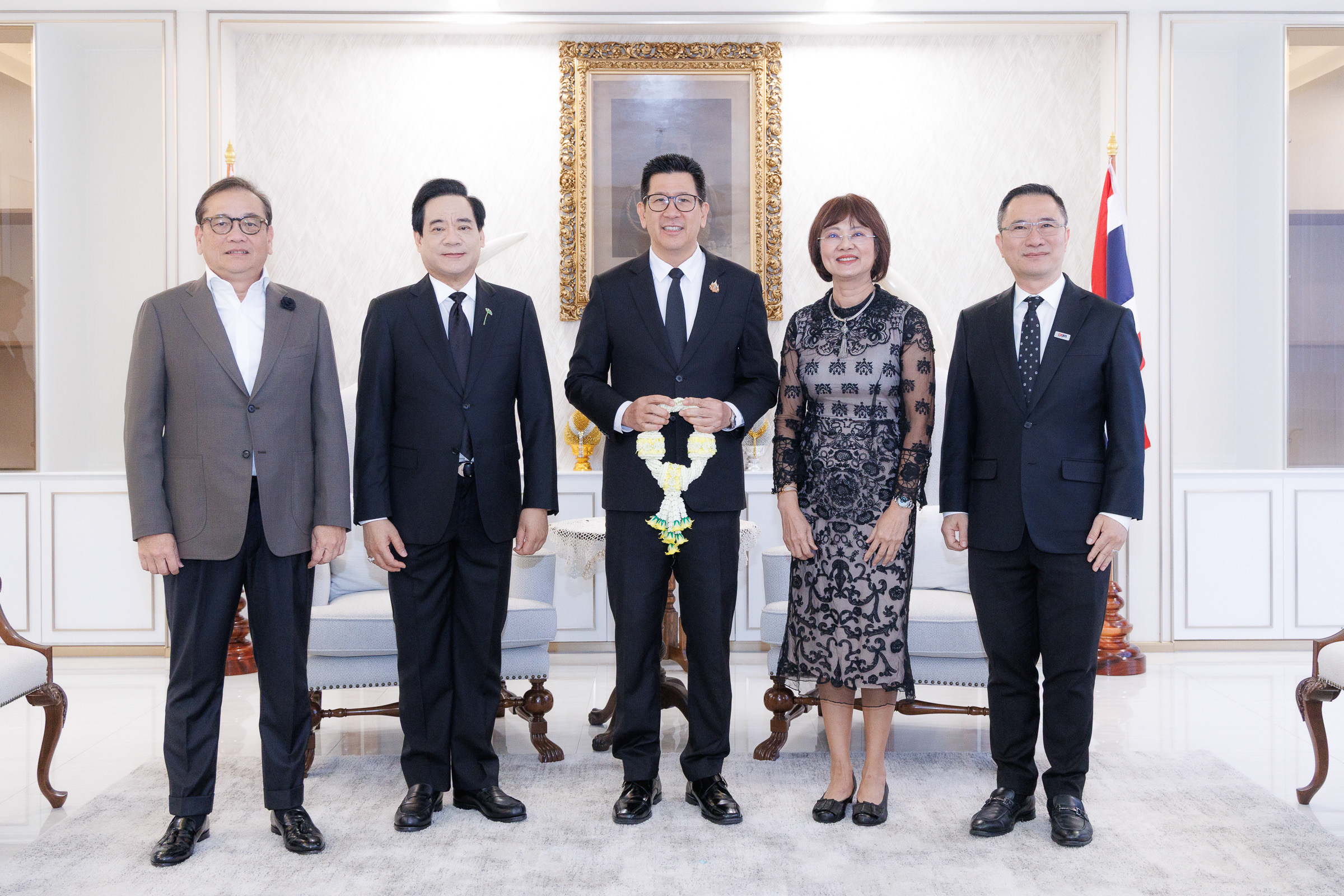 EXIM BANK สวัสดีปีใหม่ 2569 รองนายกรัฐมนตรีและรัฐมนตรีว่าการกระทรวงการคลัง พร้อมด้วยผู้บริหารระดับสูง กระทรวงการคลัง