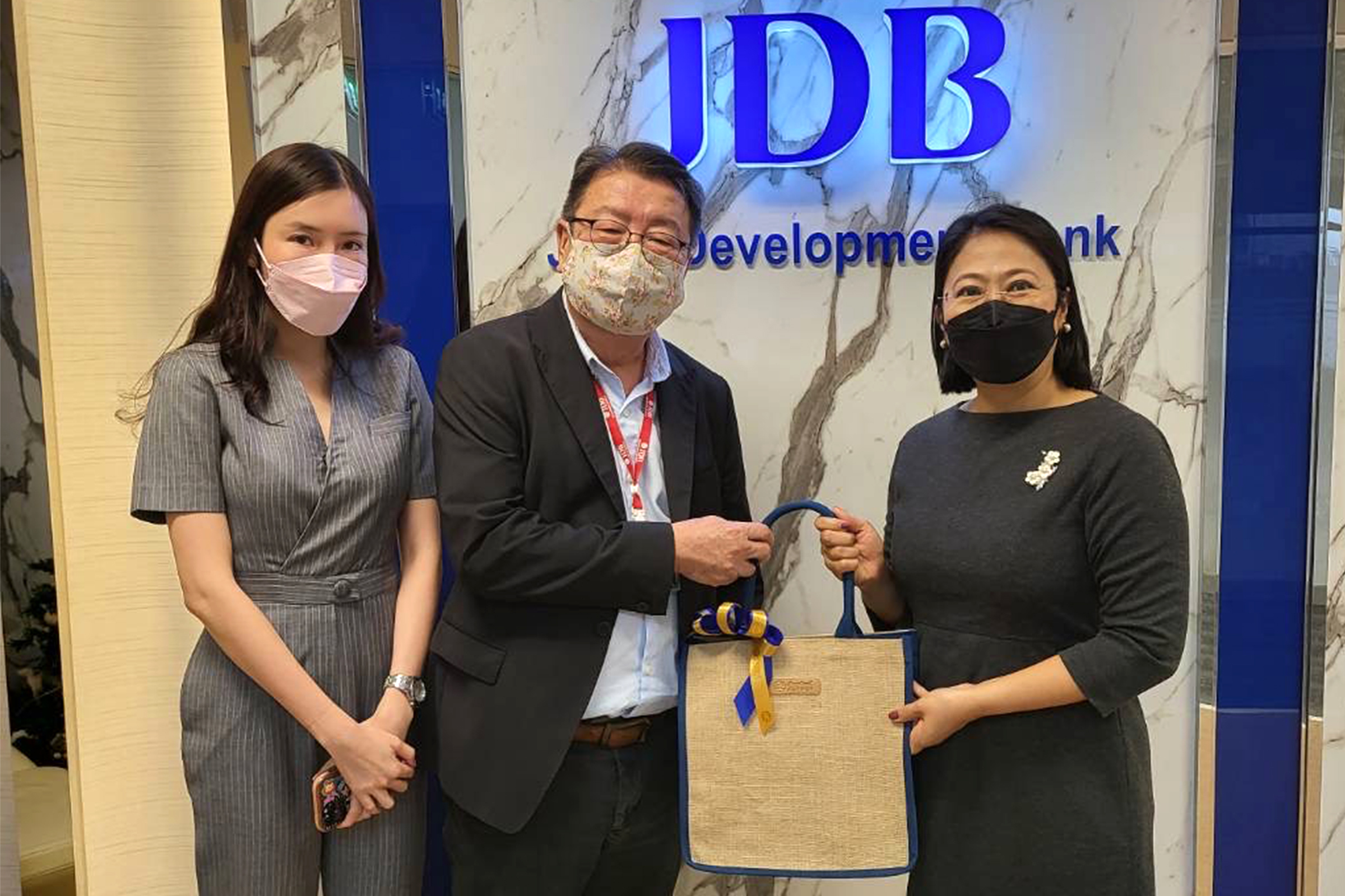 EXIM Thailand Visits Joint Development Bank, Lao PDR To Extend New Year 2022 Greetings