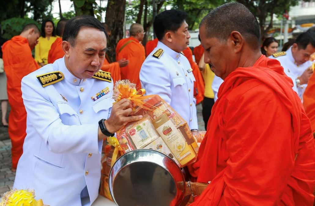 EXIM BANK ร่วมพิธีทำบุญตักบาตรกับผู้บริหารกระทรวงการคลัง เนื่องในวันเฉลิมพระชนมพรรษา พระบาทสมเด็จพระวชิรเกล้าเจ้าอยู่หัว 67 พรรษา 28 กรกฎาคม 2562