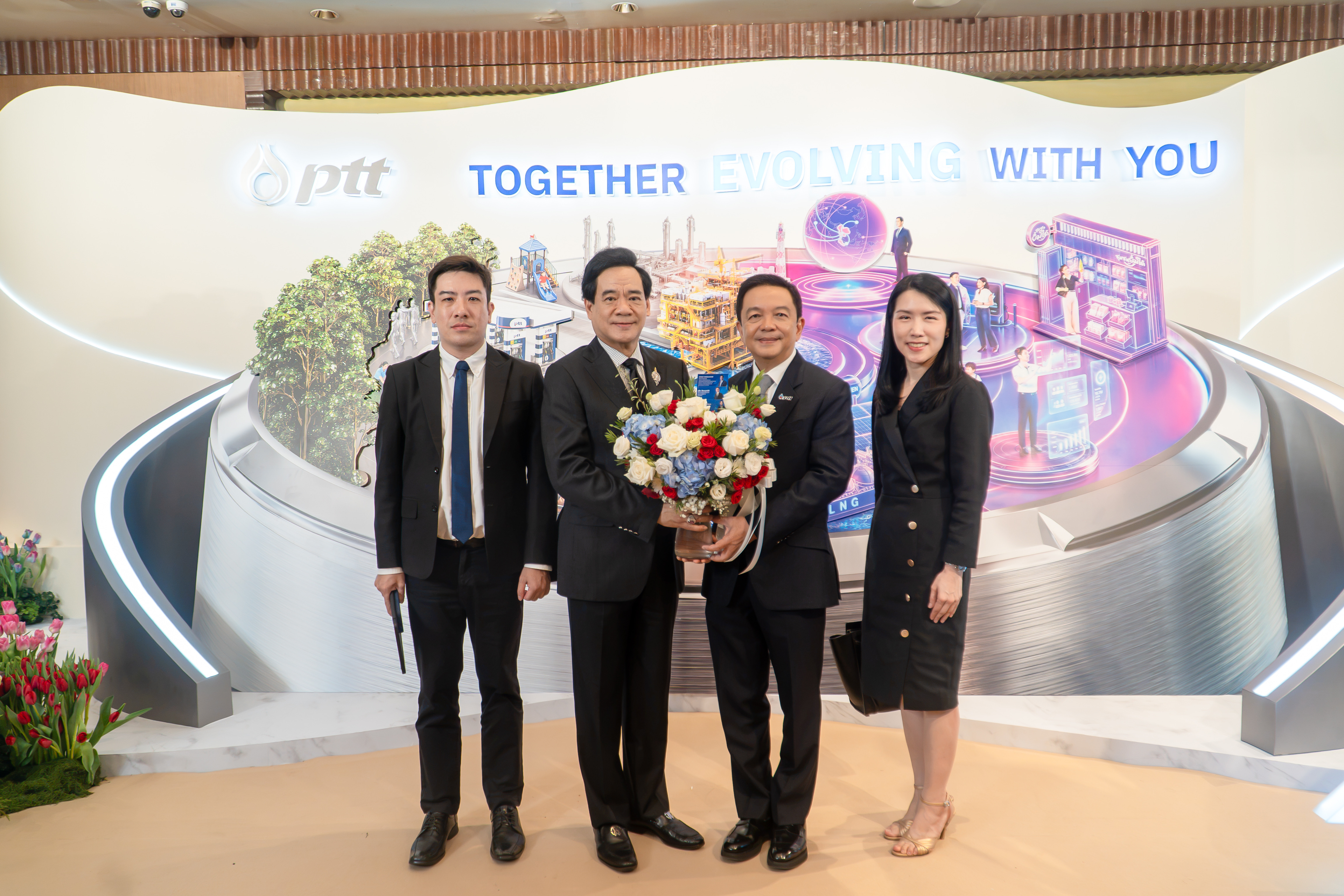 EXIM BANK ร่วมยินดี ปตท. ในโอกาสครบรอบ 48 ปี
