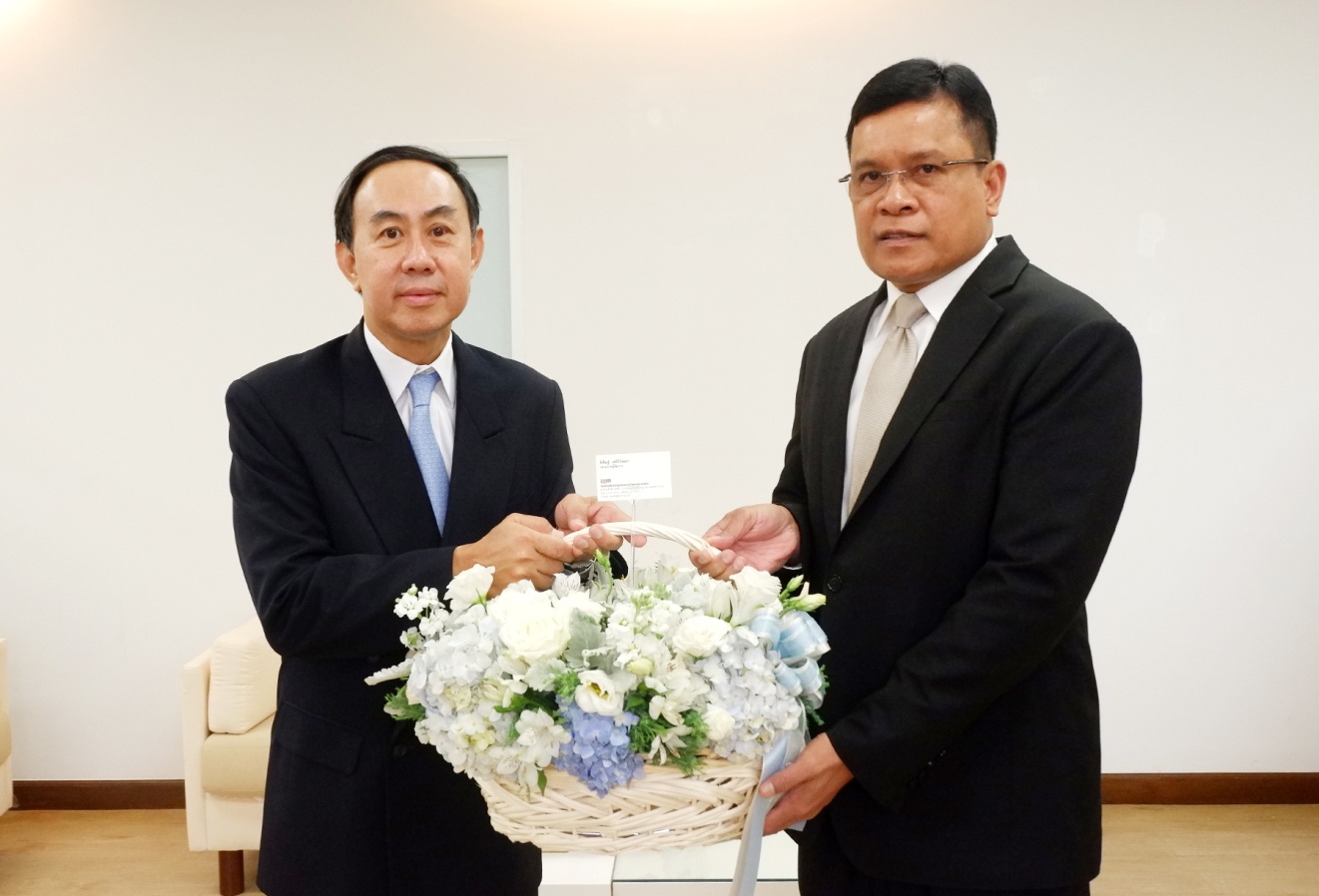 EXIM BANK ร่วมยินดีผู้อำนวยการสำนักงานคณะกรรมการนโยบายรัฐวิสาหกิจ กระทรวงการคลัง
