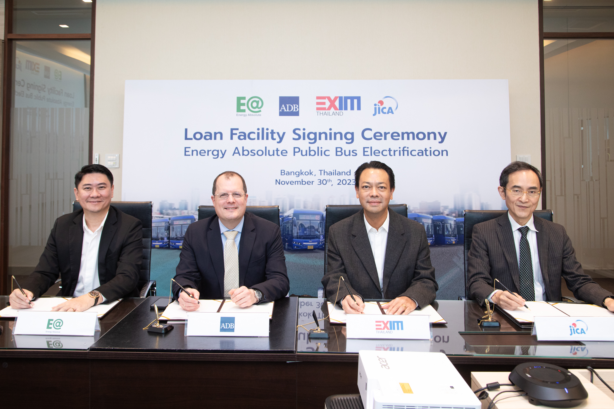 EXIM BANK จับมือ ADB และ JICA สนับสนุนเงินกู้ร่วม 3,900 ลบ. ให้กลุ่มบริษัท EA จัดหารถโดยสารไฟฟ้าในกรุงเทพฯ และปริมณฑล