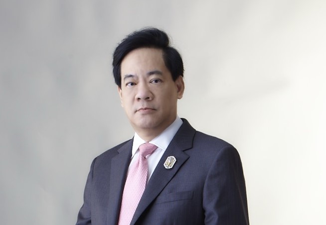 นายปกรณ์  พรรธนะแพทย์