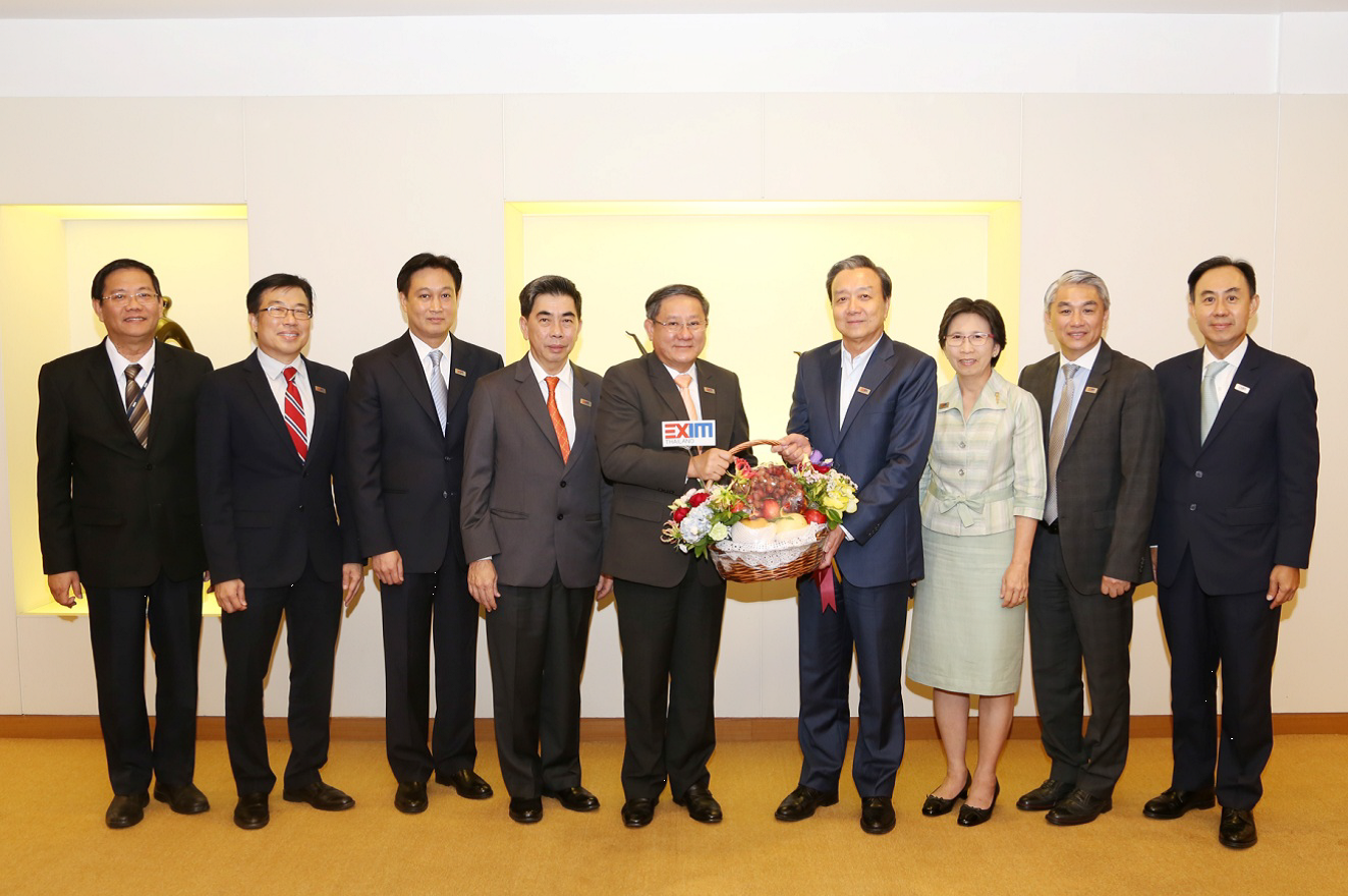EXIM Thailand Congratulates Chairman on Receiving “Model Civil Servant : Grace of the Nation Award”